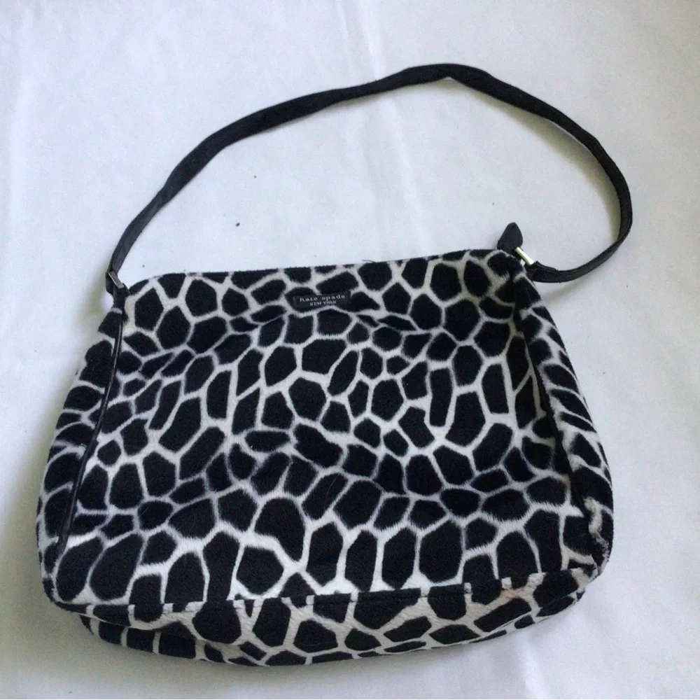 Black & White Giraffe-Print Shoulder Bag